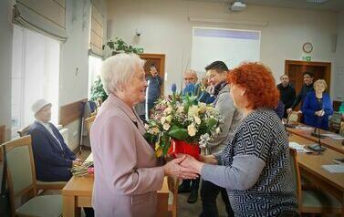 Wręczenie Aktu Nadania Honorowego Obywatelstwa Gminy Łobez podczas LXXI sesji Rady Miejskiej w Łobzie dla Pani Heleny Leszczyk.